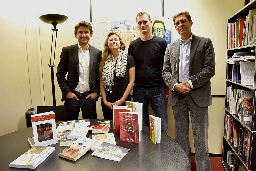 Париж чете родни писатели