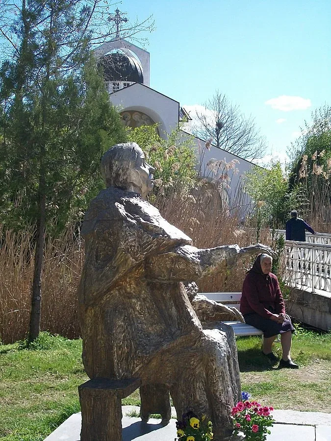 Младежи правят уборка в Рупите