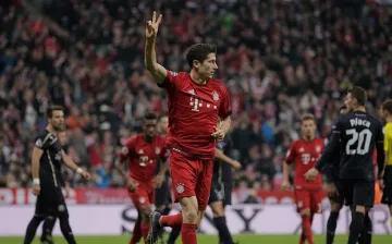 "Арсенал" загуби у дома, Левандовски с хеттрик за "Байерн"