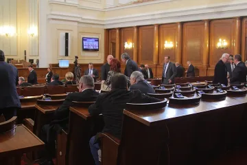 Парламентът събра кворум