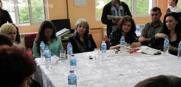 Попова с рамо за етнически диалог