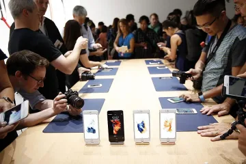 Apple чупи рекорд - 13 млн. продадени телефона за уикенд