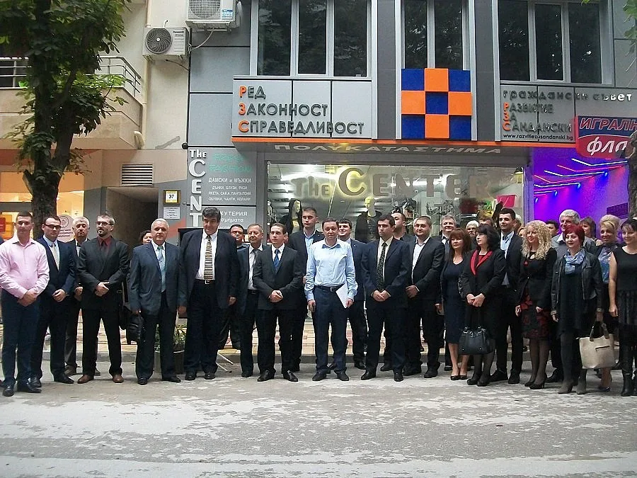 Овации за Яне Янев по пътя към кметския пост