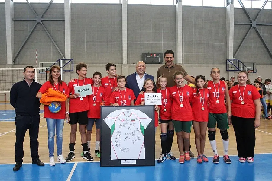 Министър Кралев награди победителите в „Мини – Евроволей 2015“