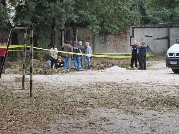 Откриха труп в двора на русенско училище