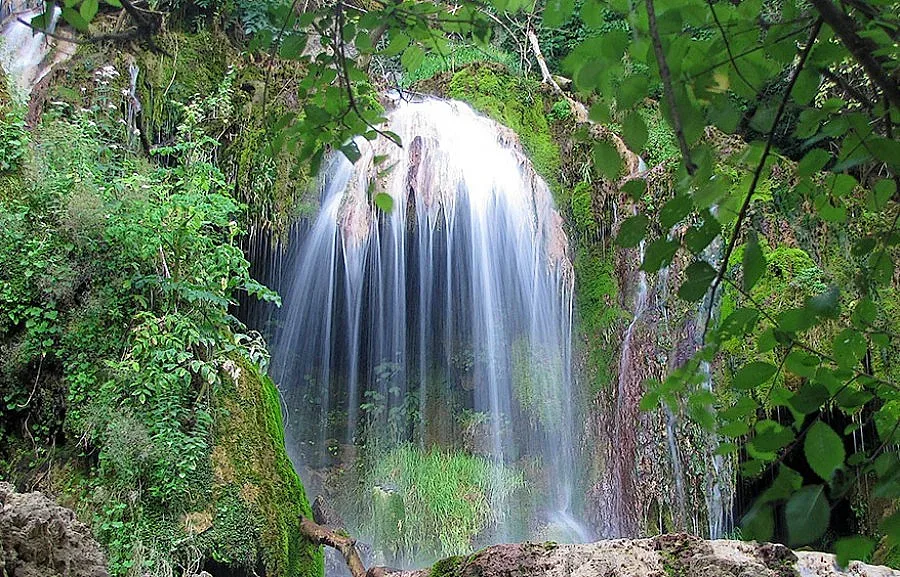 Фичето слага въртящи колони за моста в Ловеч