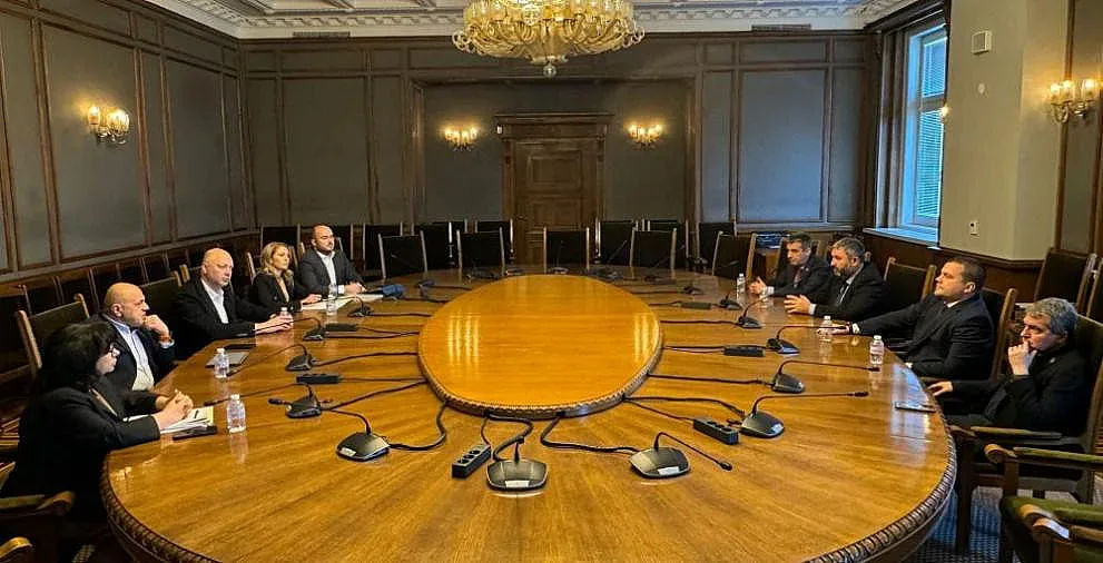 ГЕРБ и ИТН постигнаха съгласие. Единственият изход от кризата