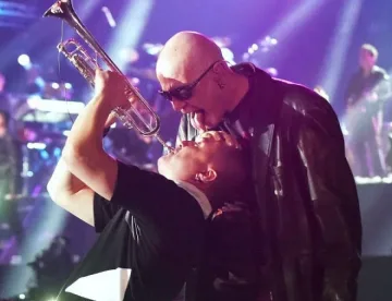 20 лева дъждобран за Слави