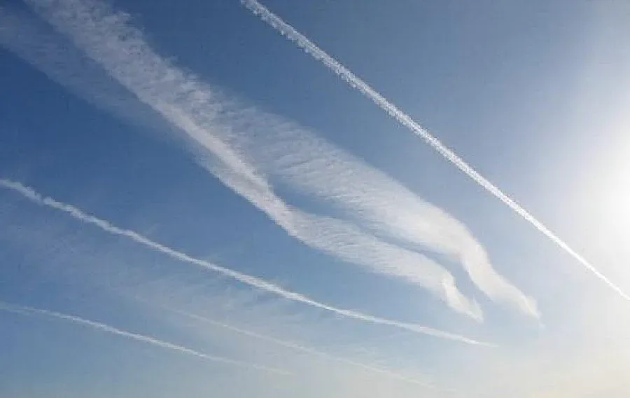 Самолет с горящ двигател се приземи на остров Бали