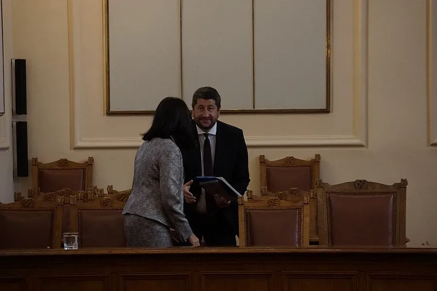 Бърза писта за конституцията (ОБЗОР)