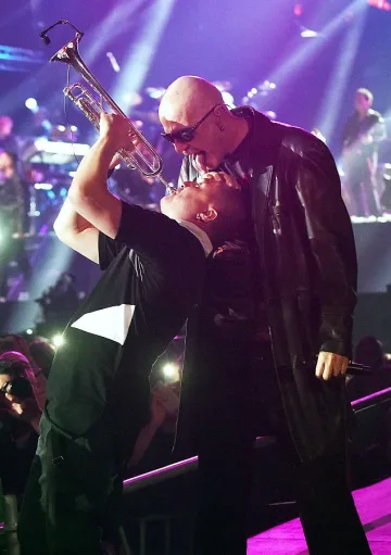 Два бона на черно за Слави 