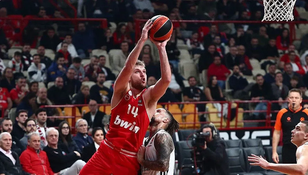 Мощен Везенков донесе голям успех на Олимпиакос