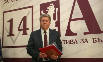 Първанов: Партиите да не спекулират с бежанската криза 