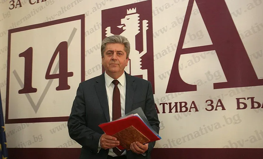 Първанов: Партиите да не спекулират с бежанската криза 