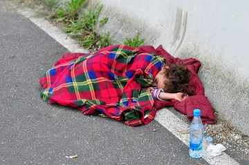 Хиляди мигранти пристигнаха в Австрия, ЕС се готви за разговори 