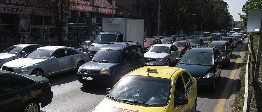 Нови обходни маршрути утре заради тапите на пътя