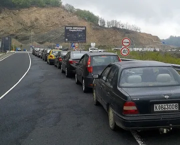 Втори ден опашки на "Маказа"