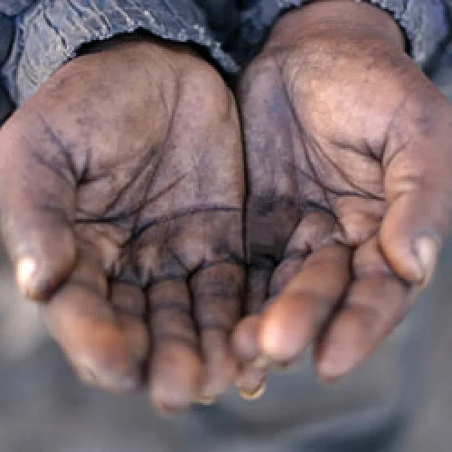 Франция събра пари за българки просяк