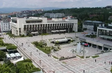 Венци и цветя за Деня на Независимостта