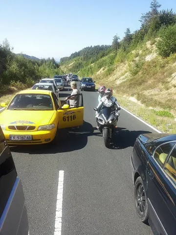 Тапа от автомобили и на "Маказа"