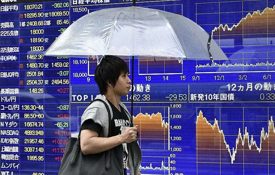 Доларът падна, след като запазиха лихвите в САЩ