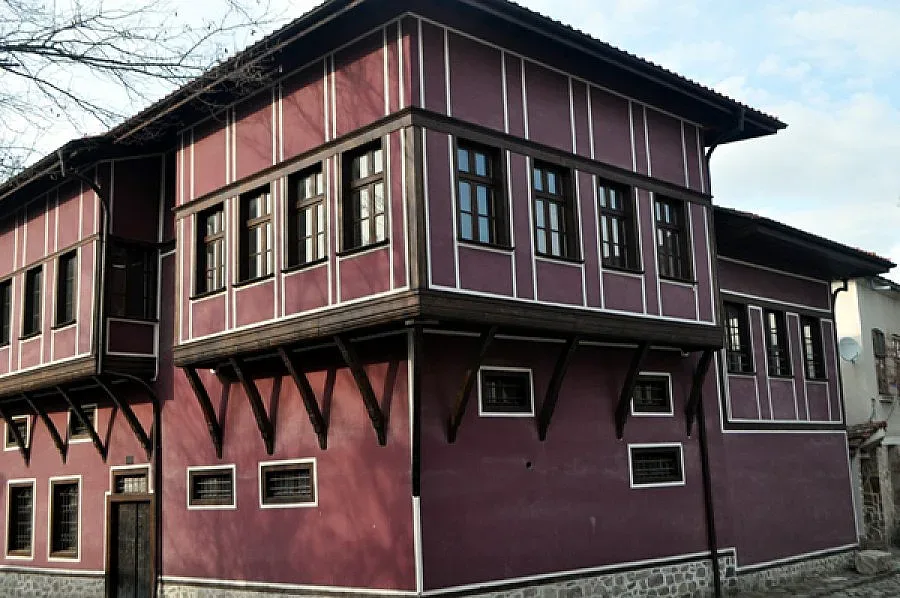 Ценни стенописи изгряват в "Клианти"