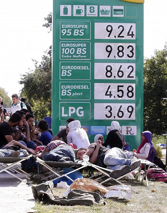 Хърватия е започнала да превозва мигранти до границата с Унгария