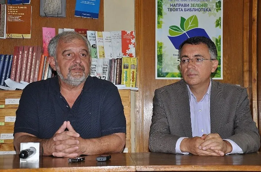 400 тома научна литература дари  Софийския университет на библиотека Кърджали