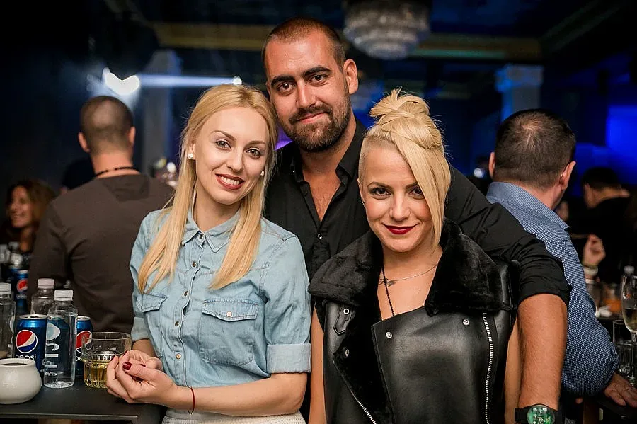 Поли Генова с нова прическа