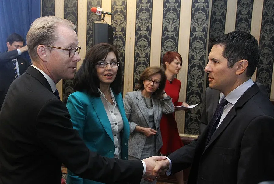 Кунева: Ако искат помощ, бежанците трябва да спазват законите ни 