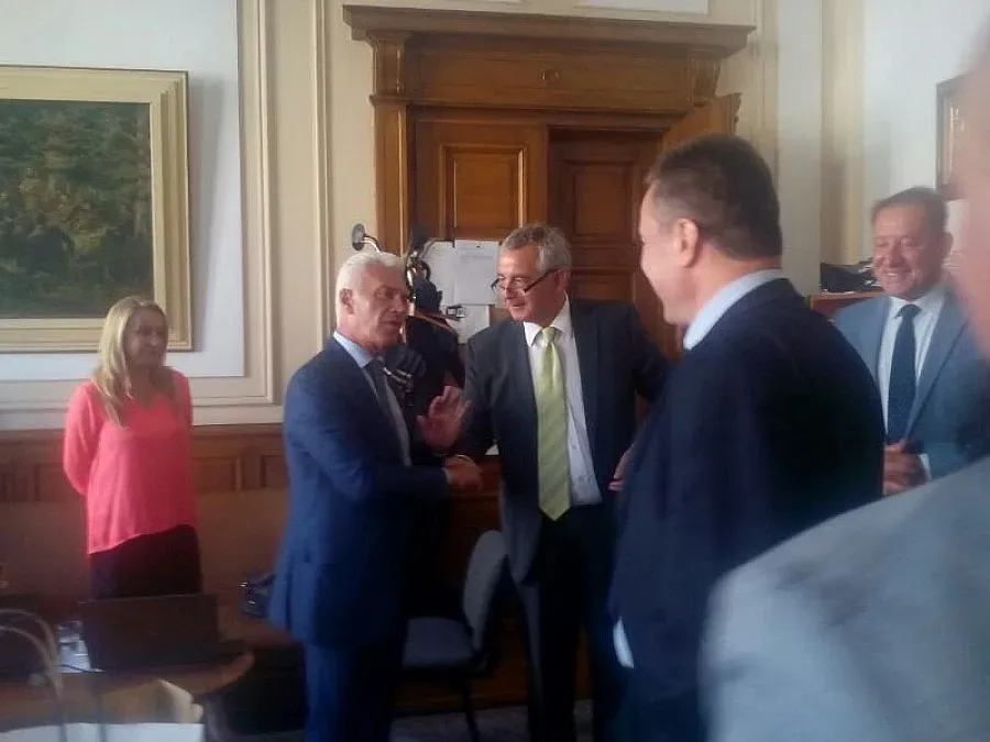 Борисов поздравил Сидеров за "майсторлъка" да направи мъжко 