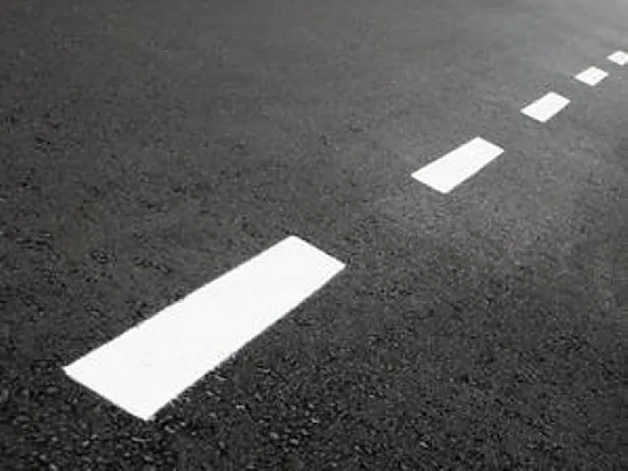 Жителите на Малка Ябълка се радват на асфалт след 45 години