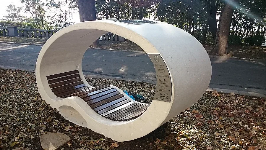 В Бургас вече зареждат смартфони и таблети от слънцето