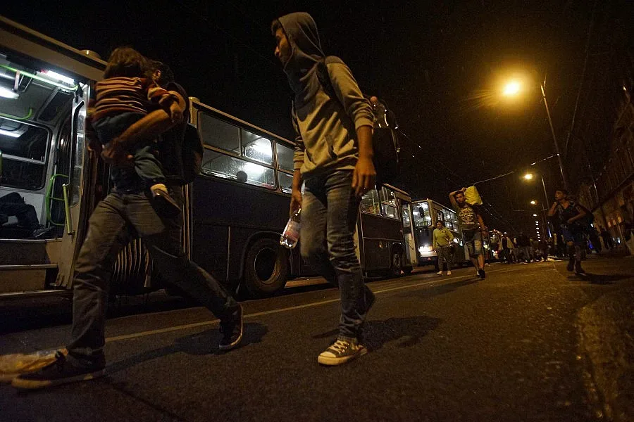 Реклами в Пакистан и Афганистан призовават за миграция