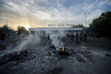 Бежански щурм с камъни на унгарската граница (ВИДЕО)