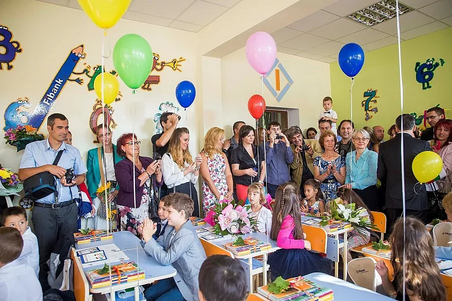Fibank подари нова учебна стая на първокласниците в 119-о СОУ в София