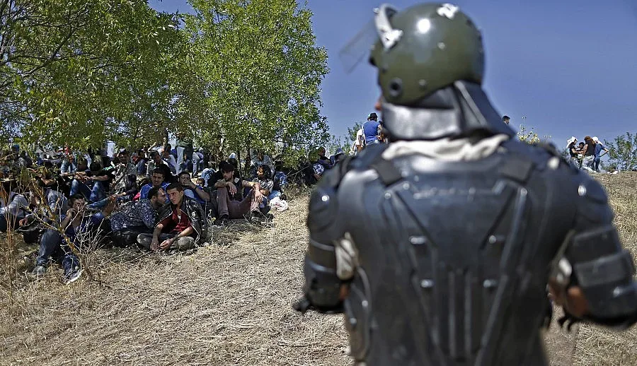 800 мигранти тръгнали пеша от Истанбул към границата ни