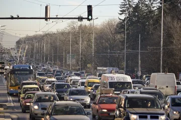 Продажбите на нови коли паднаха с 5%