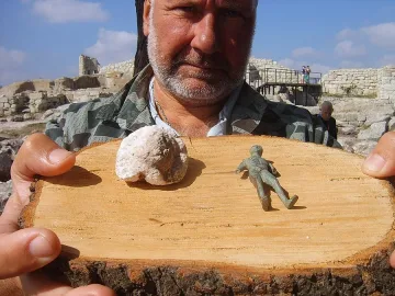 Туристи се разхождат из Акропола на Перперикон