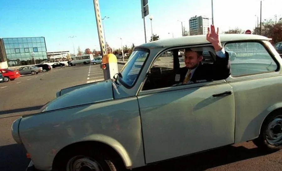 Трабантът на Паси става военен паметник