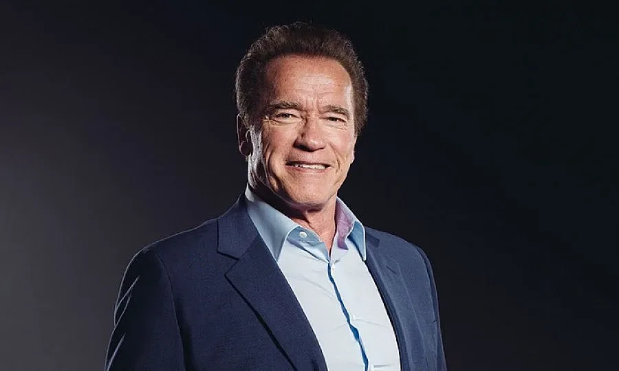 Арни сменя Тръмп