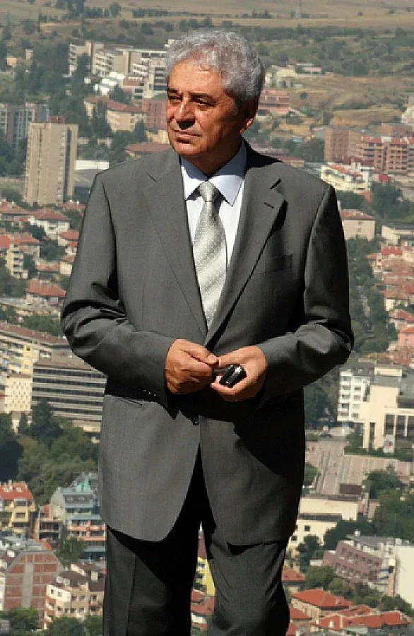 Бивш кмет провокира с първа книга