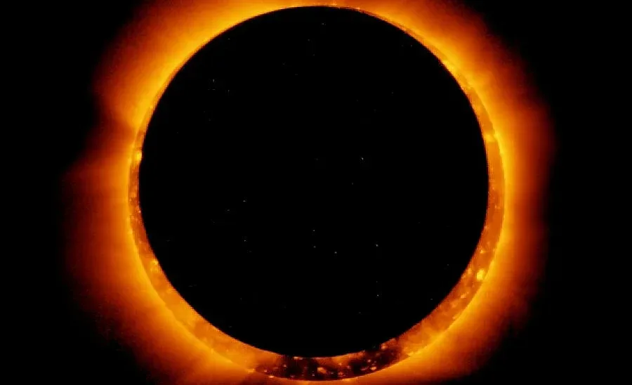 NASA показа двойно слънчево затъмнение (ВИДЕО)