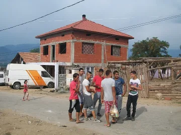 Роми в Гърмен спряха децата си за първия учебен ден