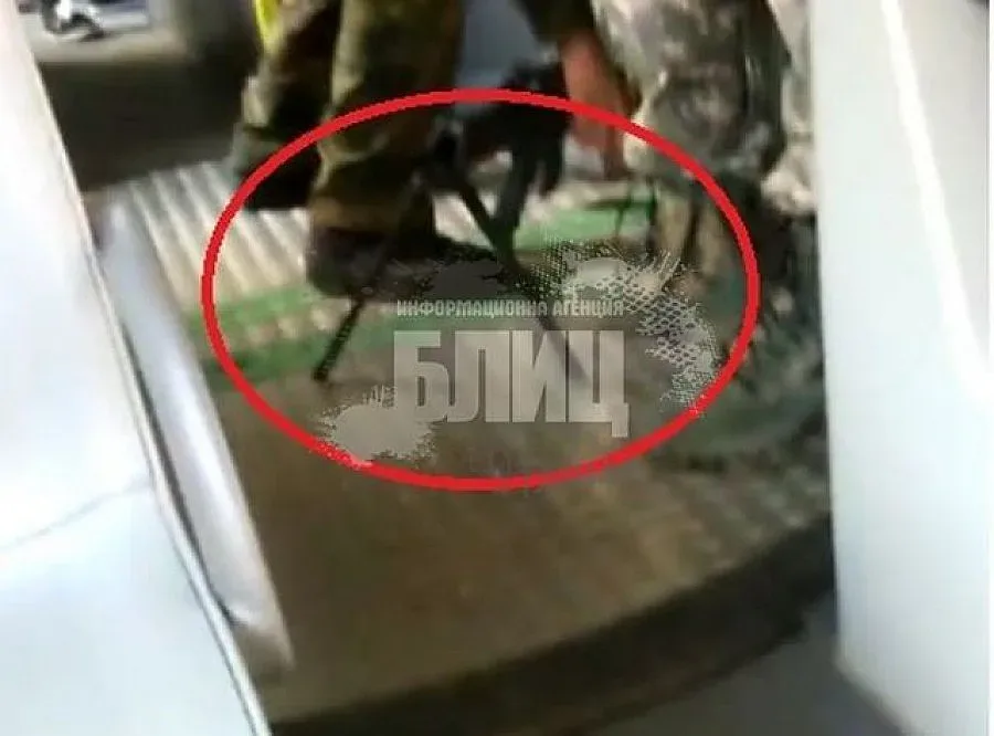 БЛИЦ: US-рейнджъри с картечница в автобус 76