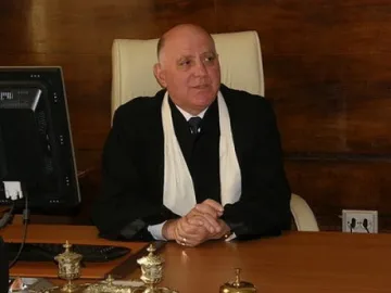 Проверки на магистрати, министри и депутати