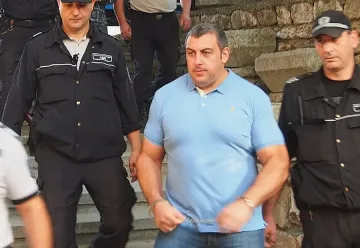 Пешо Сумиста защитава адвоката си