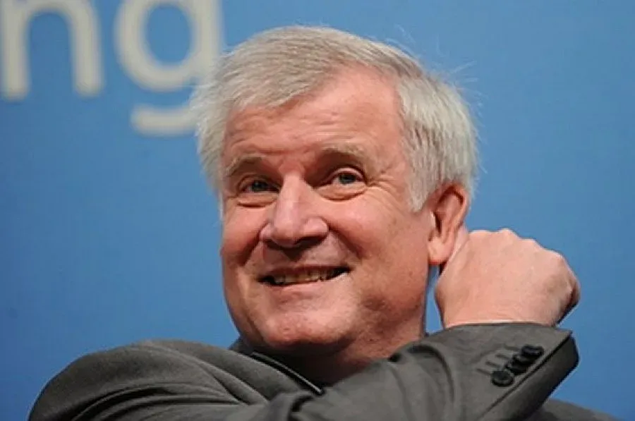 ХСС взе Меркел на мушка