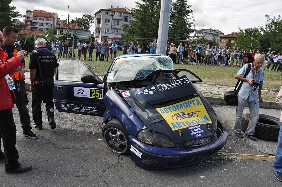 Рали състезател от Русе се потроши на тренировките на Писта Хасково