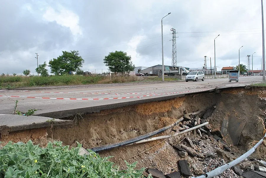 Булевард пропадна при пороя в Хасково